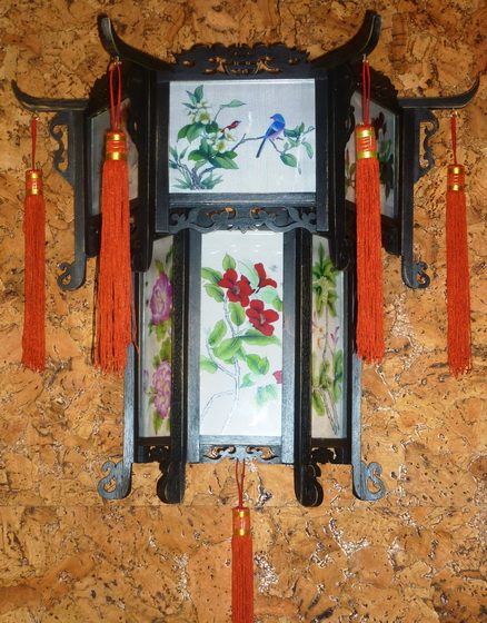 Китайский фонарь настенный, трёхгранный, двухъярусный с живописью. 350 х 210, h350, Артикул К1-Д3-Ж