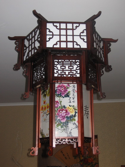 Китайский фонарь подвесной трёхъярусный шестигранный с живописью и решётками. Артикул К2-Т6-ЖР, d600, h900 (мм)