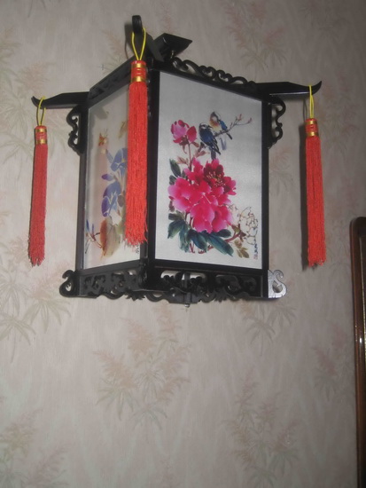 Китайский фонарь подвесной четырёхгранный с живописью. Артикул К2-04-Ж, 250 х 250, h370 (мм)