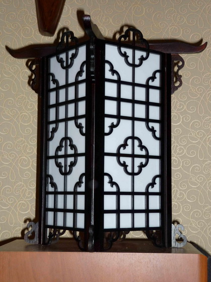 Китайский фонарь настольный четырёхгранный с решётками. 250 х 250, h350 (мм). Артикул К3-04-Р